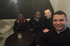 2019.05.08-Klerycy-z-Tanzanii-na-obchodach-Bialej-Niedzieli_04