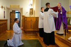 2022.04.12-Msza-swieta-z-obrzedem-Admissio-oraz-udzieleniem-urzedu-Akolitatu_37
