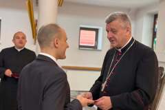 2026.09.25-Wreczenie-suscept-alumnom-diecezji-biesko-zywieckiej01