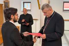 2026.09.25-Wreczenie-suscept-alumnom-diecezji-biesko-zywieckiej02