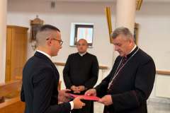 2026.09.25-Wreczenie-suscept-alumnom-diecezji-biesko-zywieckiej04